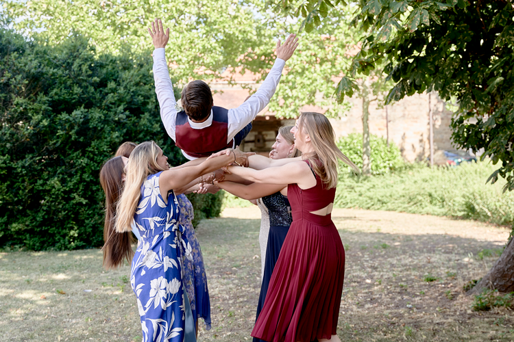 images/Freie%20Trauung/Anne-Eduard/Aktionbilder-Braeutigam.png#joomlaImage://local-images/Freie Trauung/Anne-Eduard/Aktionbilder-Braeutigam.png?width=750&height=500