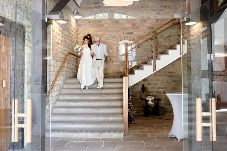 images/Freie%20Trauung/Anne-Eduard/Anne-kommt.png#joomlaImage://local-images/Freie Trauung/Anne-Eduard/Anne-kommt.png?width=750&height=500