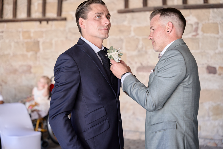 images/Freie%20Trauung/Anne-Eduard/Braeutigam-Trauzeuge.png#joomlaImage://local-images/Freie Trauung/Anne-Eduard/Braeutigam-Trauzeuge.png?width=750&height=500