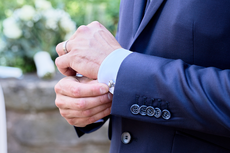 images/Freie%20Trauung/Anne-Eduard/Detailaufnahmen.png#joomlaImage://local-images/Freie Trauung/Anne-Eduard/Detailaufnahmen.png?width=750&height=500