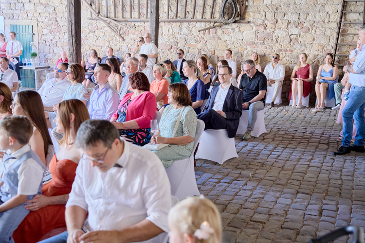 images/Freie%20Trauung/Anne-Eduard/Hochzeitsgesellschaft.png#joomlaImage://local-images/Freie Trauung/Anne-Eduard/Hochzeitsgesellschaft.png?width=750&height=500