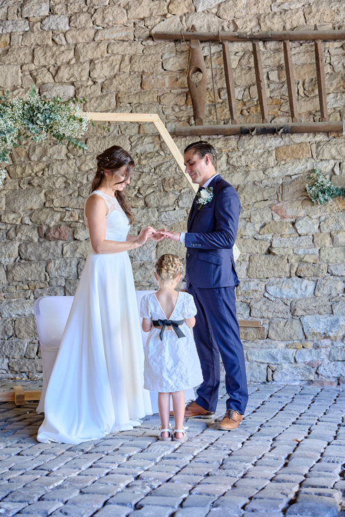 images/Freie%20Trauung/Anne-Eduard/Ringetausch.png#joomlaImage://local-images/Freie Trauung/Anne-Eduard/Ringetausch.png?width=500&height=750