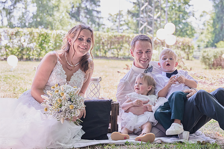 Hochzeitsfotografin Pfalz - Nina und Manuel mit Kindern